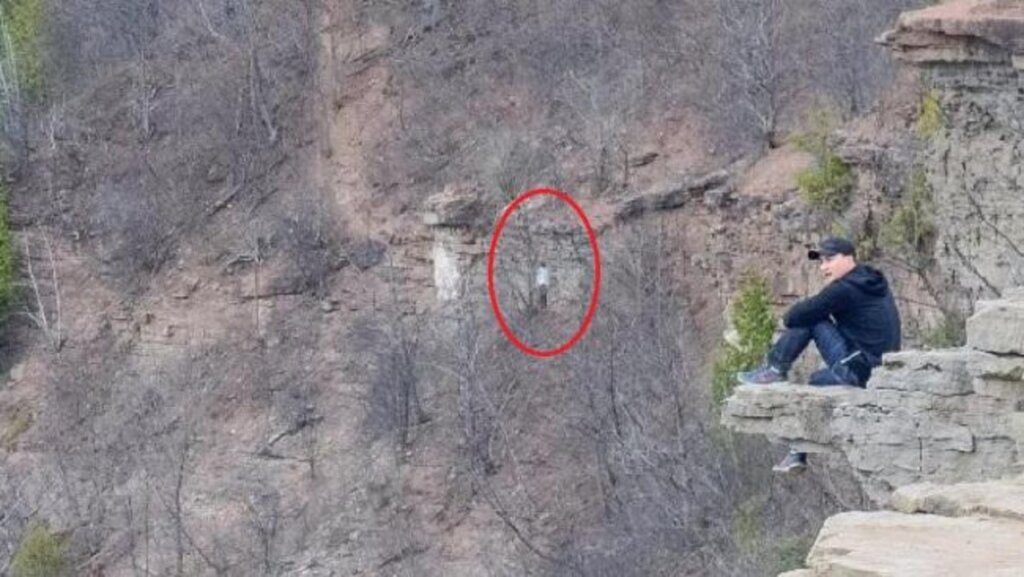 dundas peak hiker ghost